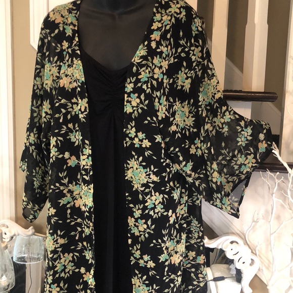 LA Hearts Kimono in Black and Green Floral - Picture 3 of 9